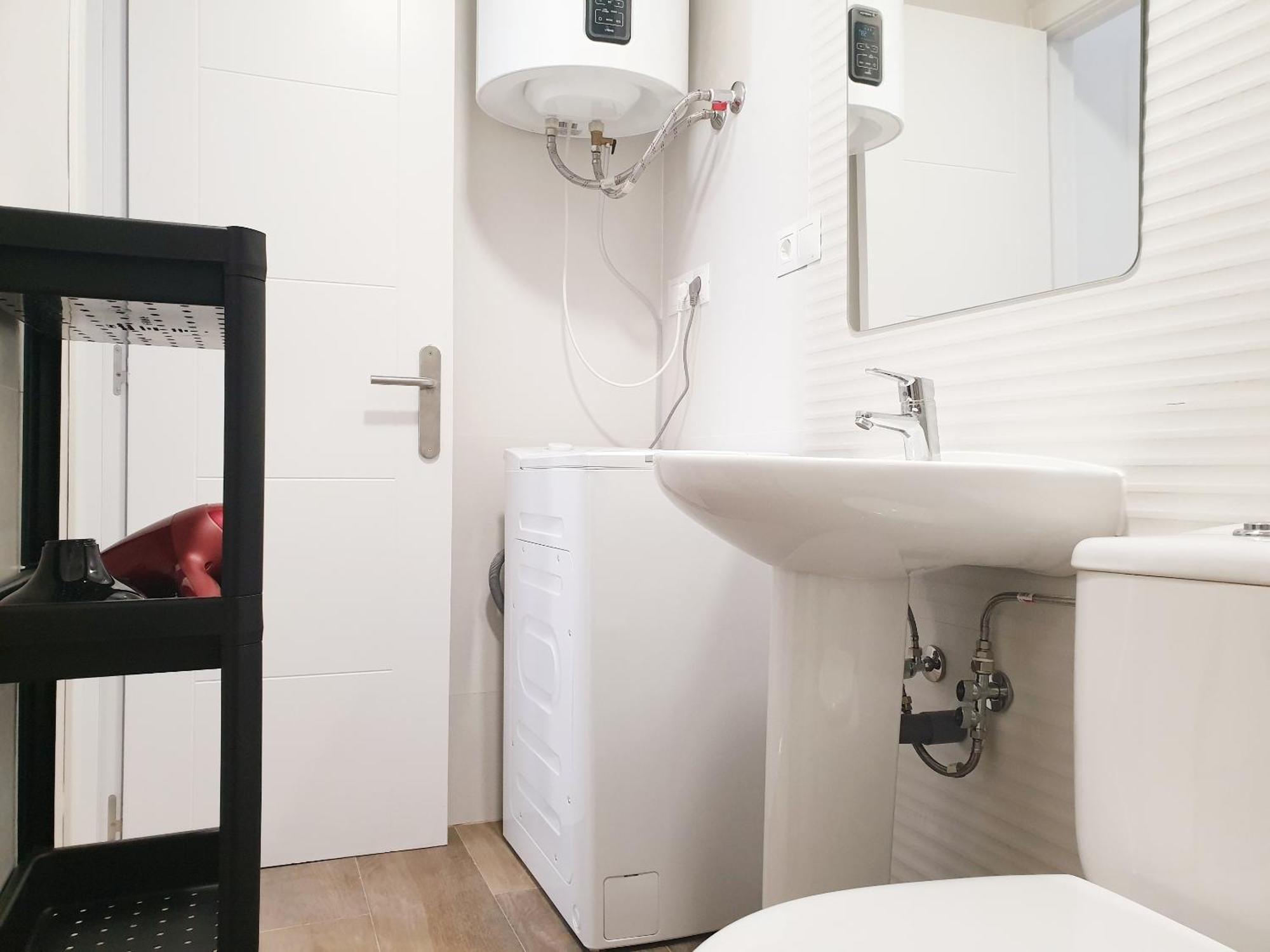 Economical Homes In Center Малага Стая снимка